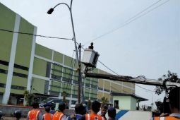 Jelang beroperasi, Pemkot tata ulang penerangan jalan ke Pasar Anyar