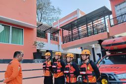 SAR cari dua dari 13 penumpang kapal long boat tenggelam di Batam