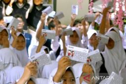 OJK menghadirkan bank mini di Cirebon guna perkuat literasi keuangan