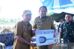 Gubernur Gorontalo serahkan bantuan alsintan ke petani Pohuwato