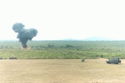 TNI AU simulasi hancurkan musuh dengan drone Kamikaze dan jet tempur