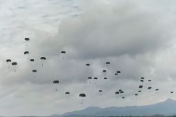 Kopasgat simulasikan operasi perebutan bandara musuh di Belitung Timur