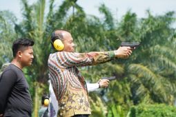 Sekda Langkat Amril ikuti lomba menembak HUT Ke-79 Bhayangkara