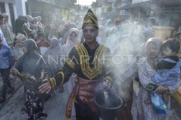Tradisi Mengasap Negeri di Kerinci