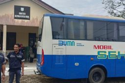 Ratusan warga Desa Ibul berobat gratis Mobil Sehat Timah