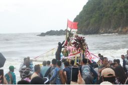 Nelayan Lampon Banyuwangi gelar tradisi Petik Laut