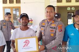 Polres Bangka Barat salurkan bantuan korban angin kencang