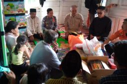 Pemkab Garut menyalurkan bantuan untuk korban bencana longsor