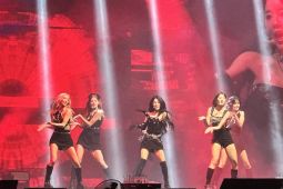 STAYC buka konser di Jakarta dengan "BEBE"