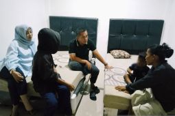 Bupati Karawang bantu modal usaha ibu yang diduga eksploitasi anak jadi pengemis