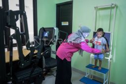 Makanan bergizi dan stimulasi permainan membentuk anak sehat