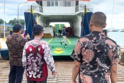 Dihantam cuaca buruk, KMP Tongkol kandas di perairan Konawe Selatan