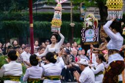 Festival Sen Krisna di pantai Saba perkuat pelestarian adat