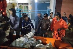 Dinas PUPR Tangerang bangun kisdam atasi tanggul Kali Sabi jebol