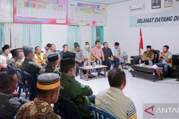 Bupati Dompu ingatkan kades tidak intervensi Koperasi Merah Putih