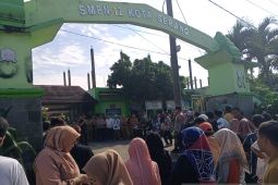 Puluhan wali murid Kota Serang lakukan protes sistem domisili