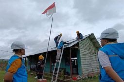 PLN nyalakan delapan sekolah terpencil di Sumbawa lewat program PLTS