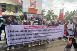 Simpatisan desak keadilan bagi Nikita Mirzani di PN Jaksel