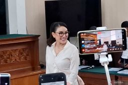Nikita Mirzani menyayangkan diperlakukan sebagai pelaku yang berbahaya
