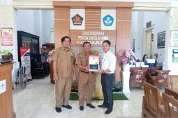 Akademisi Undiksha serahkan media disleksia ke Disdikpora Buleleng
