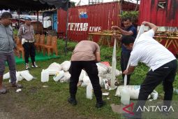 Polresta Ambon musnahkan 5.000 liter minuman keras tradisional sitaan