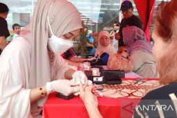 Warga Antusias Ikuti Cek Kesehatan Gratis di Alfamidi Super Kotobangon