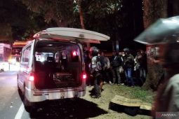 Pengendara sepeda motor di Cianjur tewas akibat tabrak mobil boks