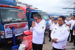 Pemprov Maluku salurkan bantuan bagi korban banjir di Kecamatan Ambalau