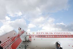 Presiden Prabowo disambut dentuman meriam salvo saat tiba di Jeddah