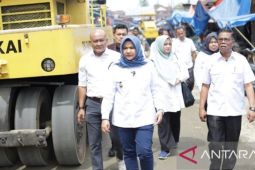 Atika tinjau pengerjaan ruas jalan lingkar Pasar Lama Panyabungan
