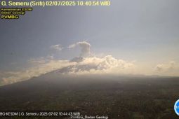 Semeru kembali erupsi dengan tinggi letusan 1.000 meter