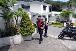 Usai geledah rumah Kadis PUPR Sumut nonaktif, KPK sita Rp2,8 miliar dan 2 senpi