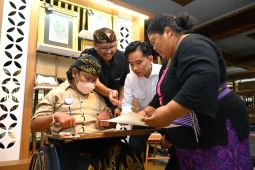 Wapres Gibran beri semangat seniman disabilitas saat tinjau PKB 2025