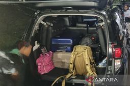 KPK bawah tiga koper dari penggeledahan kediaman Plt Kadis PUPR Mandailing Natal