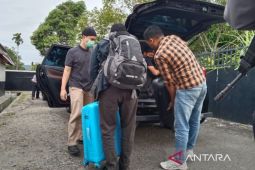 KPK sita 2 koper dan 1 laptop dari Kantor PT DNG di Padangsidimpuan