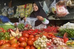 Harga pangan Jumat ini, cabai rawit Rp57.570/kg dan bawang merah Rp42.074/kg
