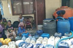 BPBD Probolinggo salurkan 6.000 liter air bersih ke Desa Tegalsono