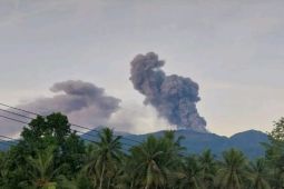Gunung Dukono Maluku Utara kembali semburkan abu vulkanik 1.500 meter