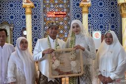 Megawati-Dio gelar akad nikah di Masjid Roudhatul Muchlisin Jember