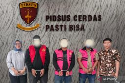 Tiga tersangka korupsi penyaluran KUR bank syariah di Bima ditahan