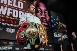 Petarung Canelo Alvarez mencetak KO atas Crawford