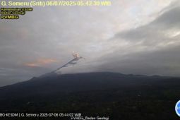 Semeru kembali erupsi dengan tinggi letusan 600 meter