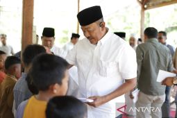 Tunaikan nazar, Bupati Saipullah  kembali santuni anak yatim di Muara Sipongi