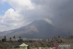 Badan Geologi menyebut aktivitas Gunung Lewotobi Laki-Laki masih Level IV