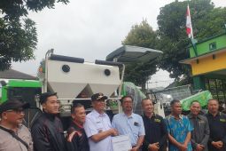 Pemkab Tulungagung salurkan bantuan alsintan untuk tiga kelompok tani