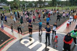 PT ANTAM gelar aksi bersih-bersih sampah rumah tangga di Kolaka