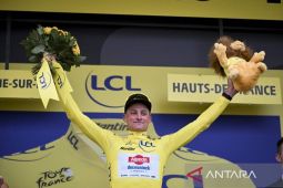 Mathieu Van der Poel rebut puncak klasemen umum Tour de France