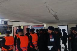 Personel Satbrimob Polda Maluku siaga bencana alam di Ambon