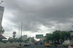 BMKG: Surabaya Kamis ini berpeluang hujan dengan disertai petir