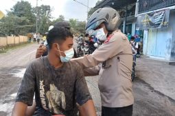 Tim medis Polda NTT di Posko Boru dievakuasi akibat dampak erupsi